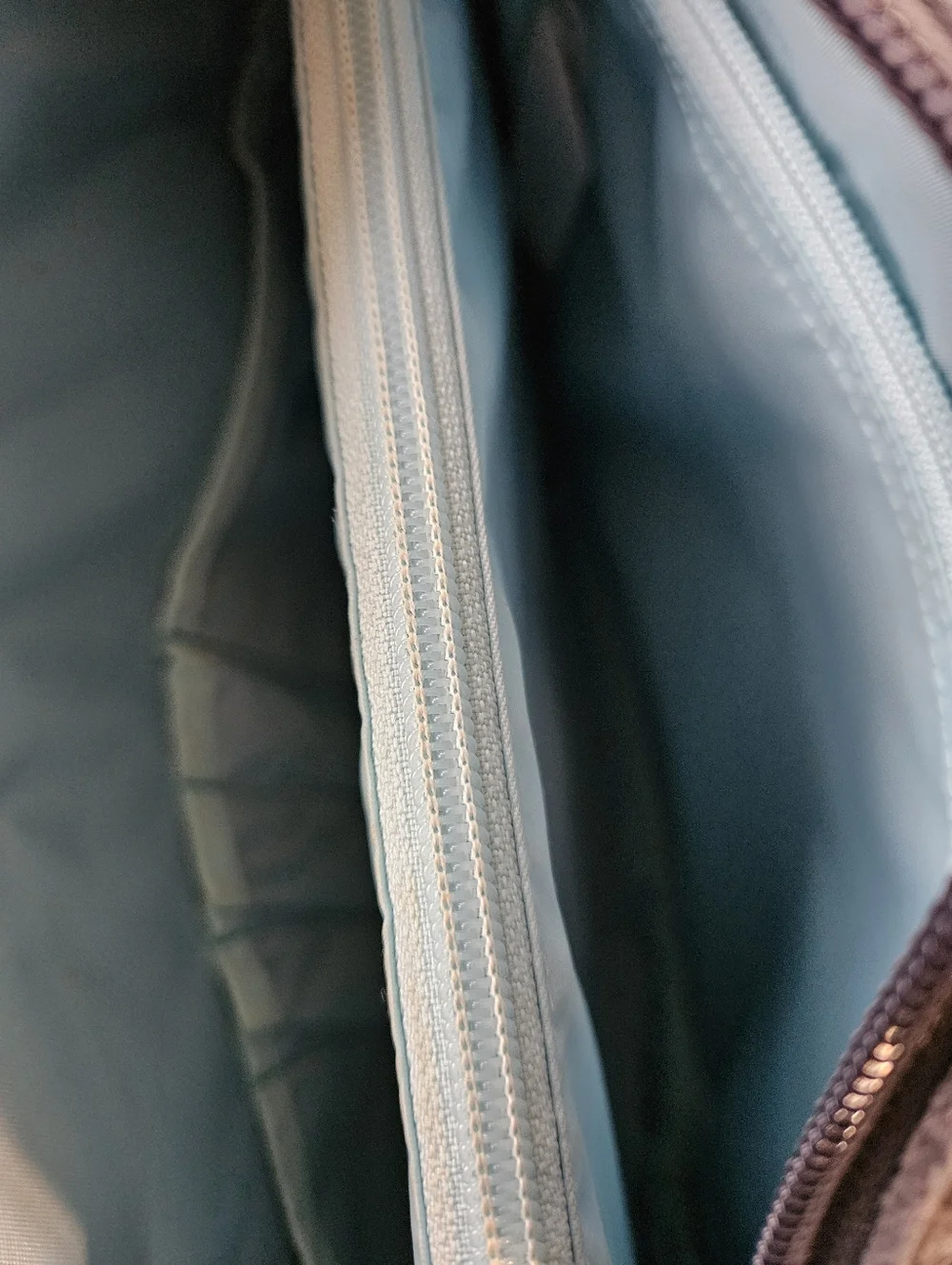 Ogio Brooklyn Gray Felt Crossbody Tablet Bag - Picture 9 of 11